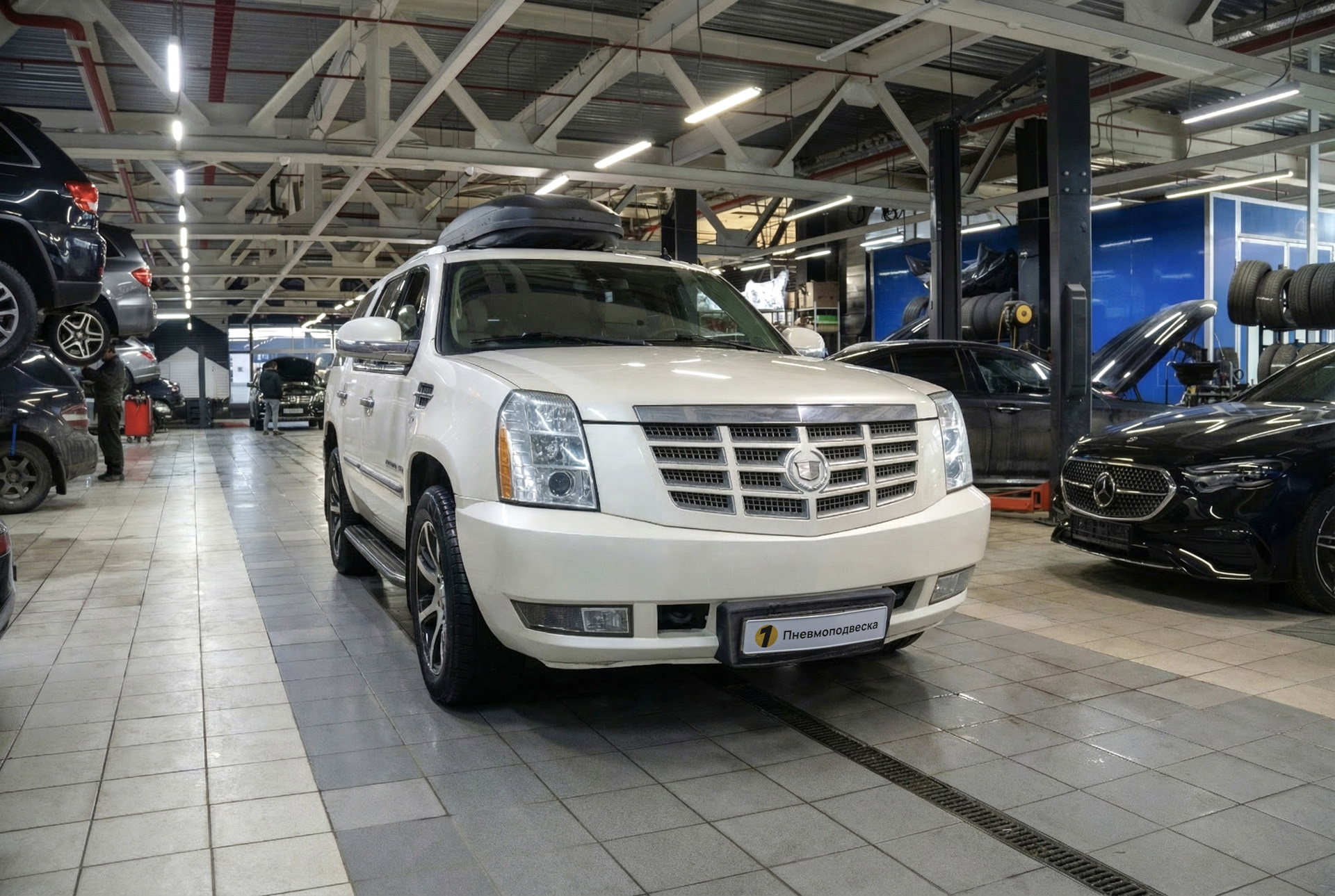 Cadillac Escalade — замена компрессора пневмоподвески