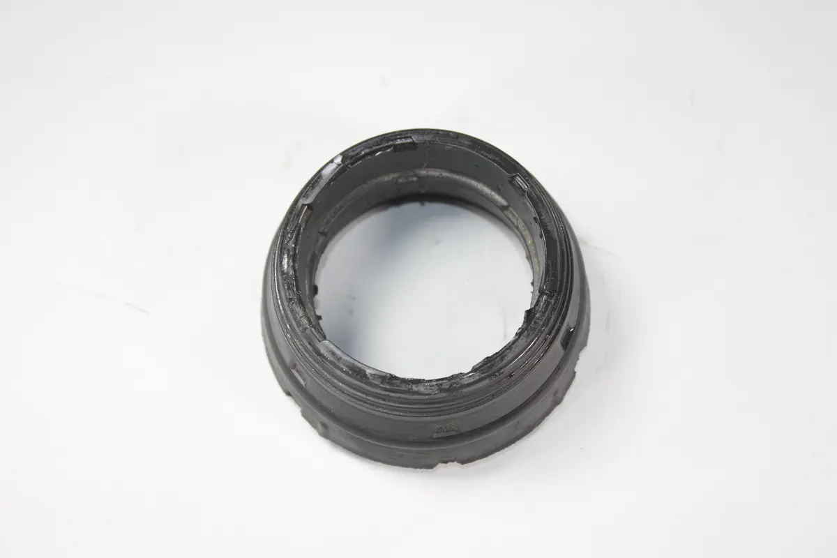Изоляторы Mercedes-Benz S-Class (W221) 2005-2013 A2213205513